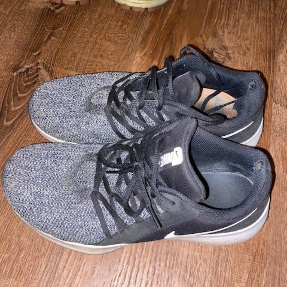 Nike Black and Grey Tennis/Running Shoe Size 10.5
